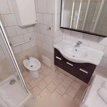 Renove Au Calme Avec Alcove - Fr-1-196-224 Menton