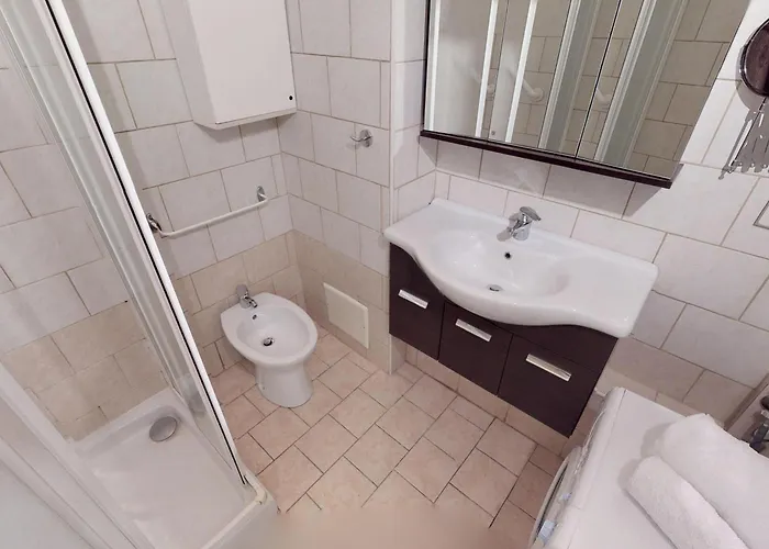 Renove Au Calme Avec Alcove - Fr-1-196-224 Menton